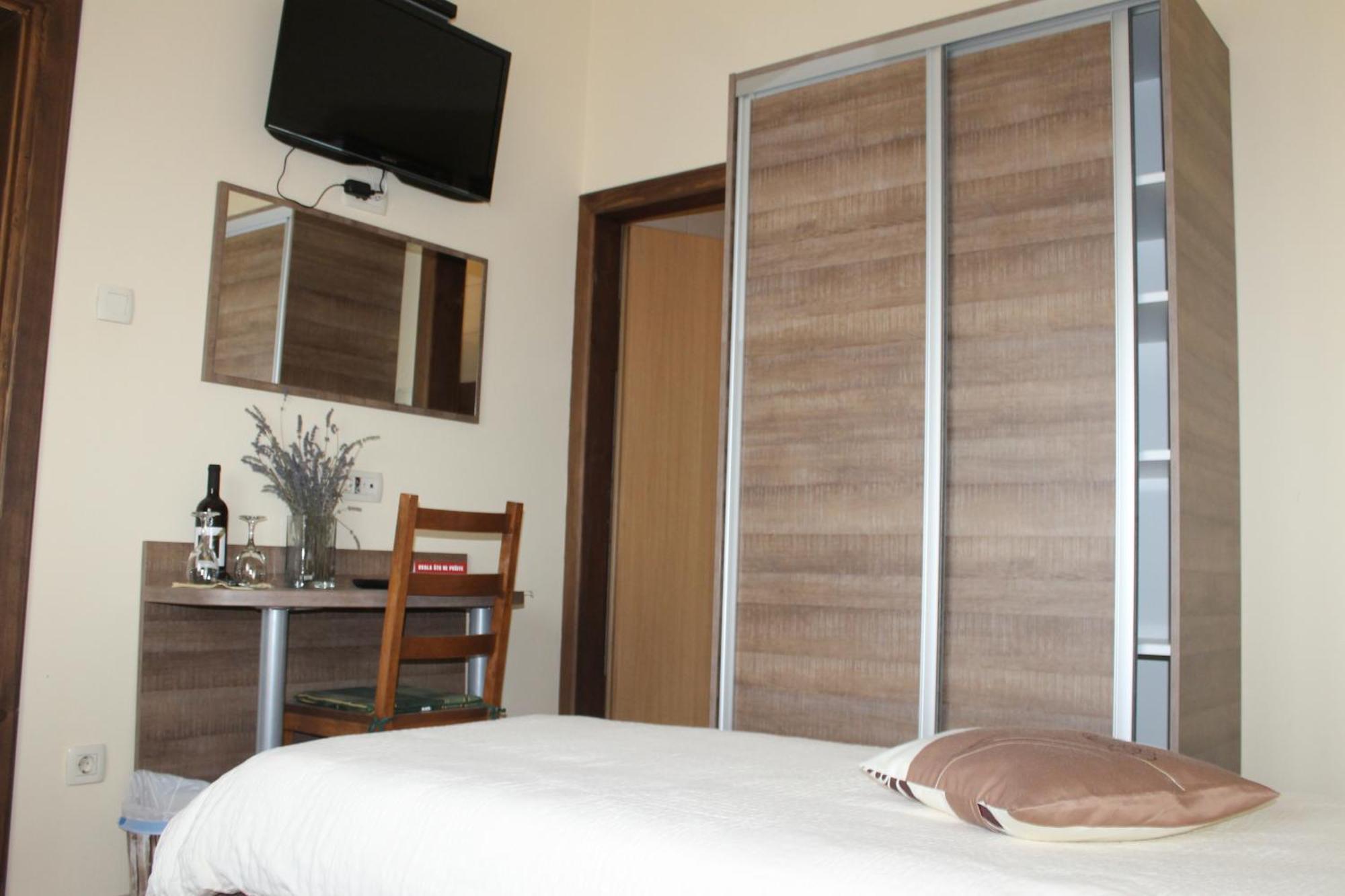 Rooms & Apartment Vinia Bjelovar Room photo